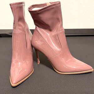 Steve Madden Elwyn Patent Mauve Pink  Boots 8M  NEW
